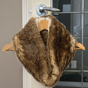 Faux Fur scarf American Eagle Outfitters